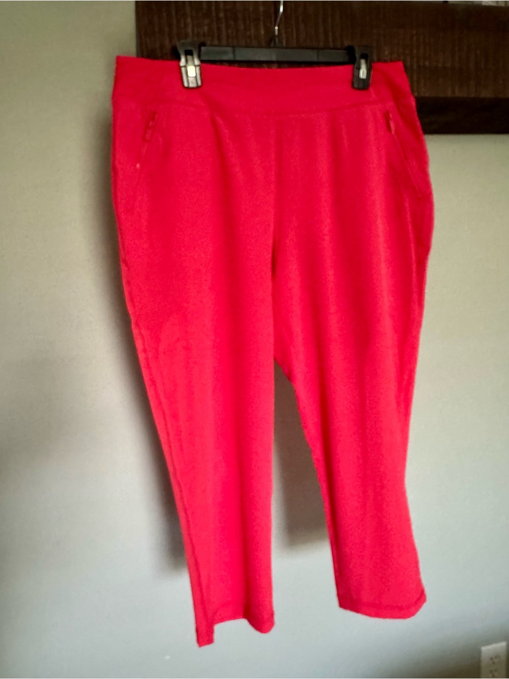 Chico's Hot Pink Pull-On Cropped Ponte Pants